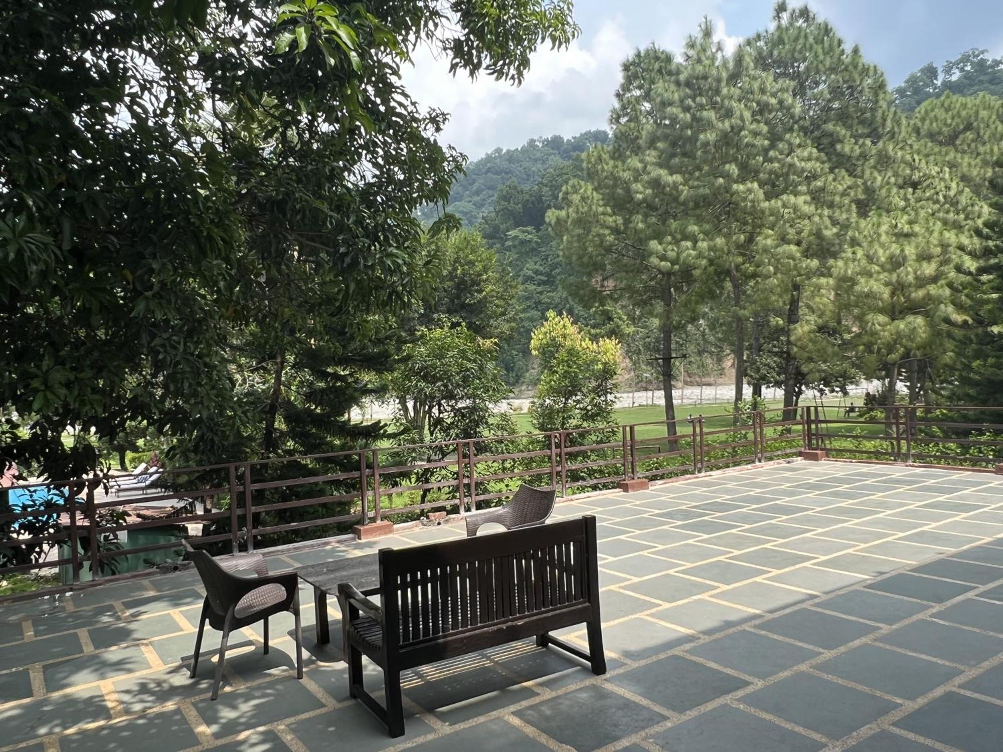 Riverside By Aahma Garjia Bagian luar foto